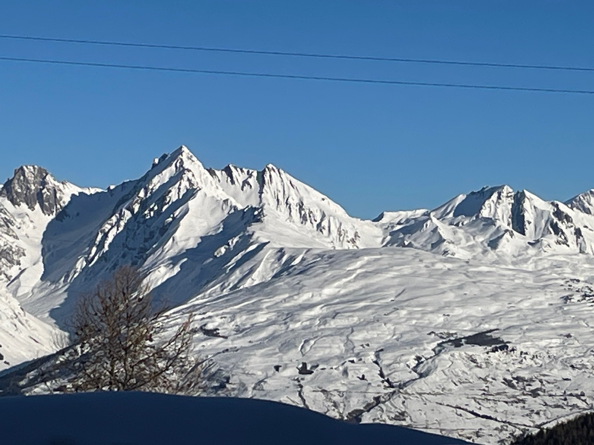Snowy mountain peaks around La Plagne