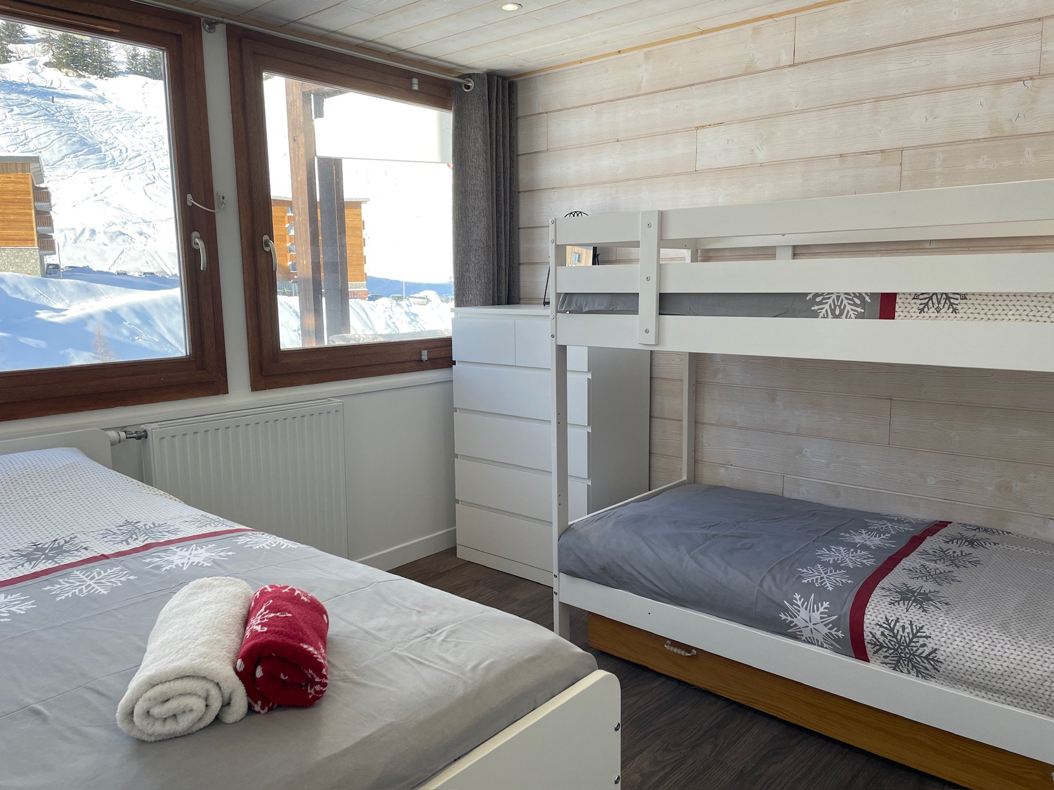 Second bedroom with a single bed, bunks, and slope views