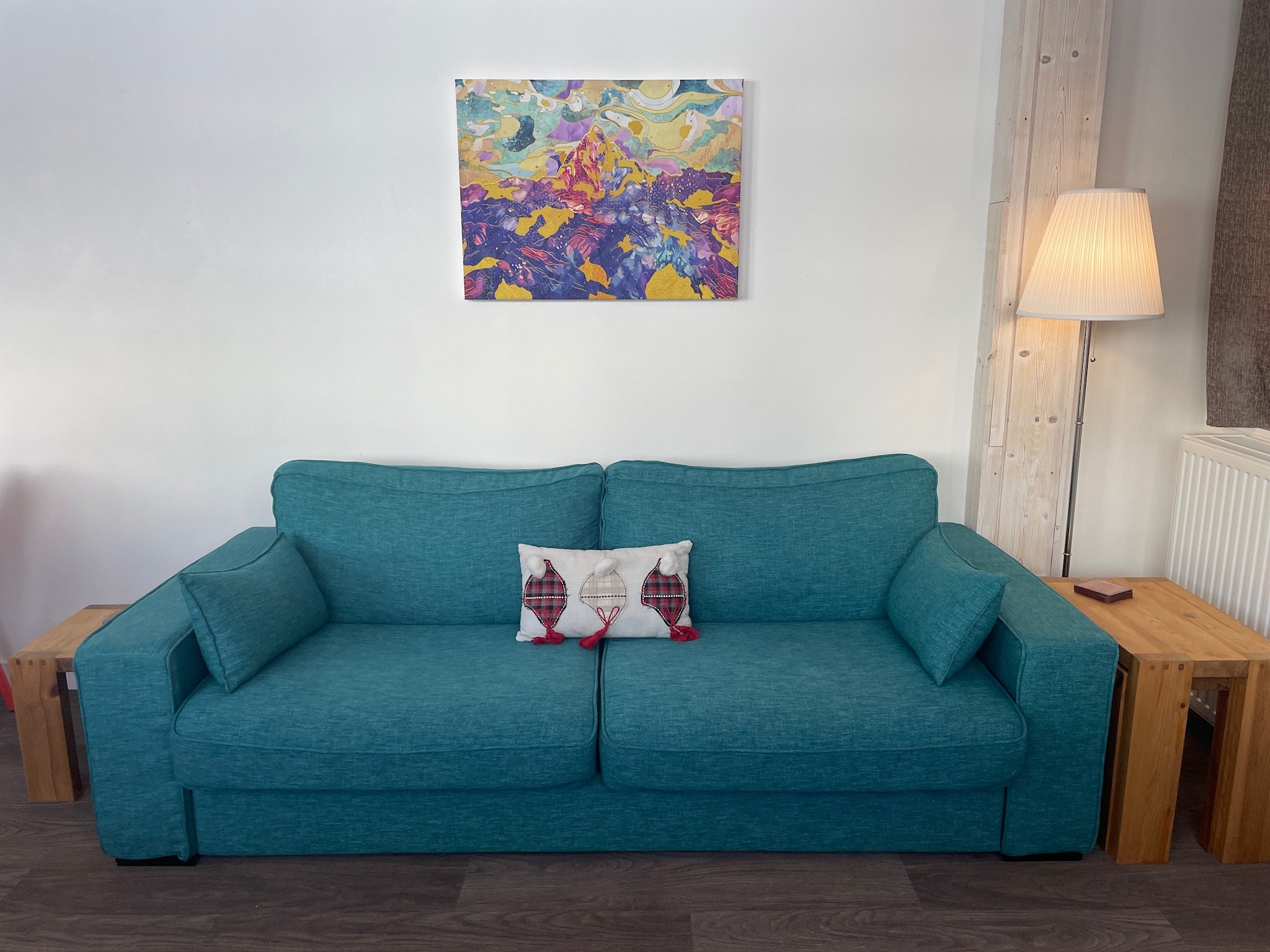 Sitting area in the SnowBadgers apartment
